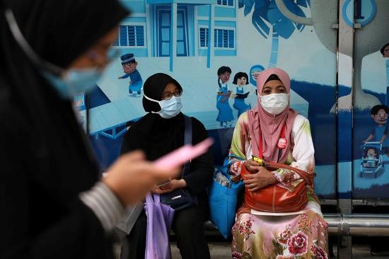 吉隆坡市民戴着口罩 路透社图